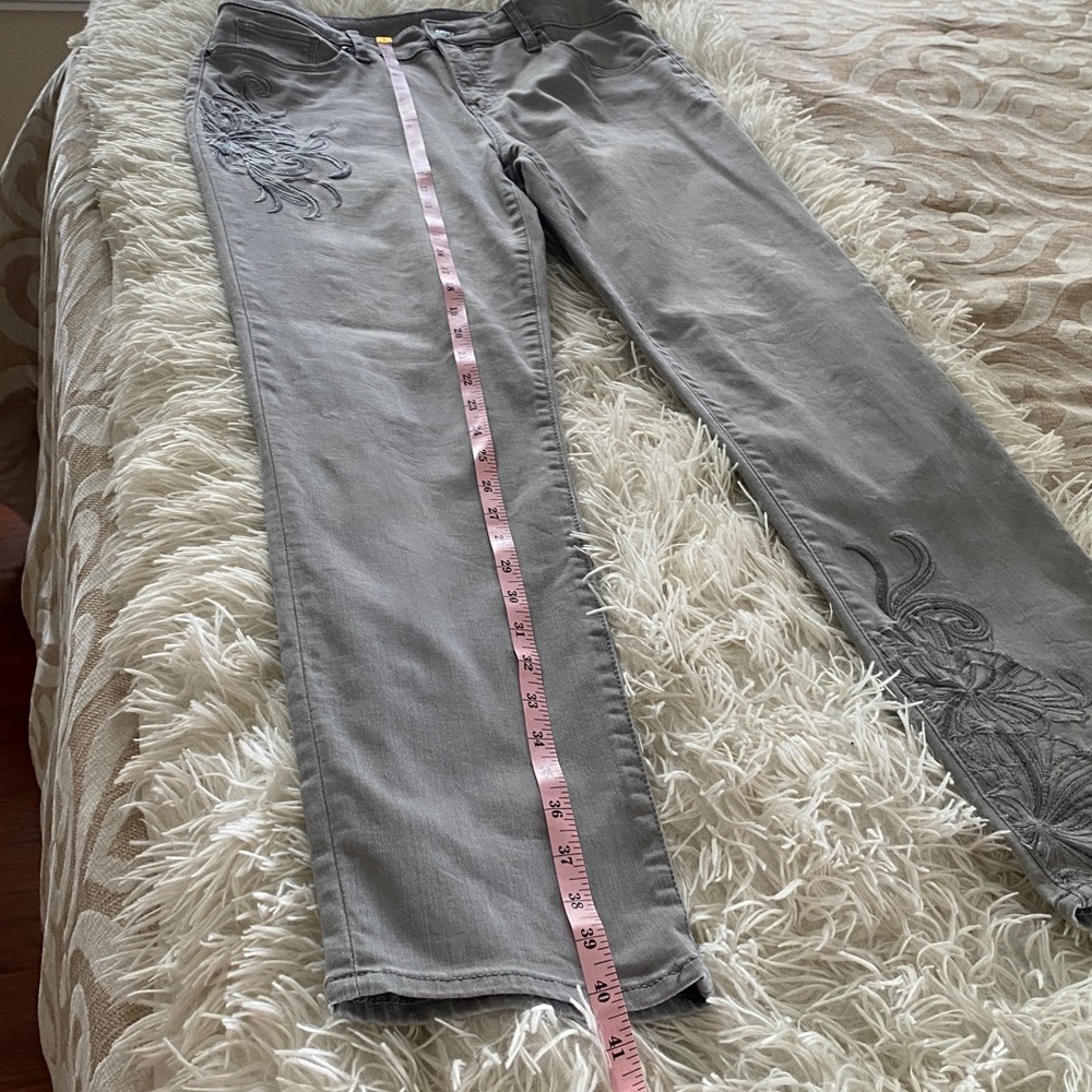 Chico's Embroidered Gray Straight Leg Jeans Size 0 - Picture 8 of 10